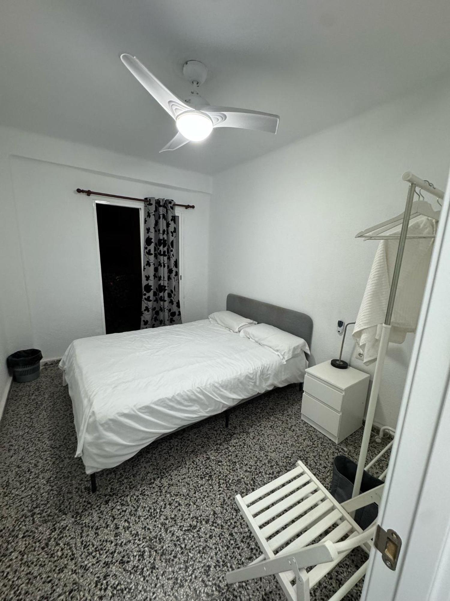 Apartamento De Habitaciones Privadas En El Centro De Malaga Luaran gambar